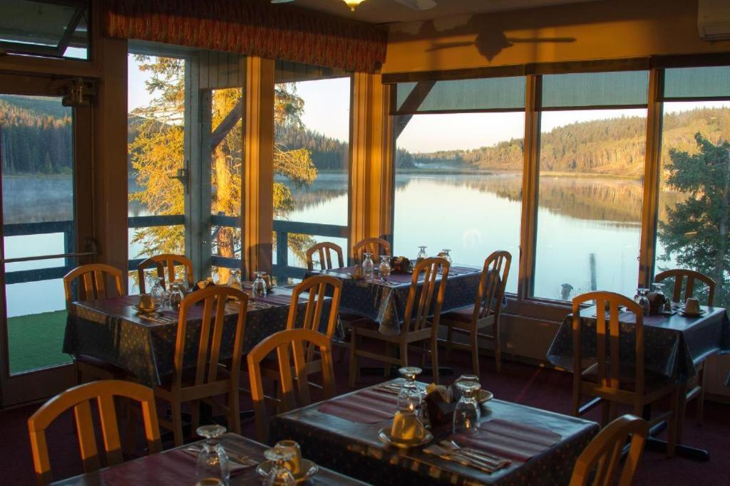 Logan Lake Lac Le Jeune Nature Resort מראה חיצוני תמונה