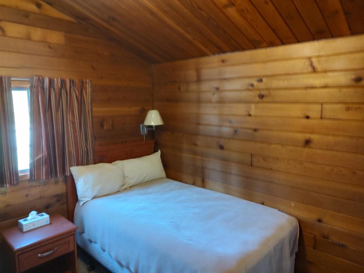Logan Lake Lac Le Jeune Nature Resort מראה חיצוני תמונה