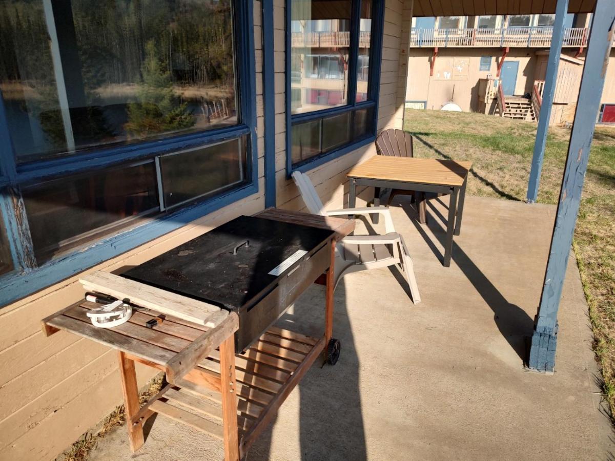 Logan Lake Lac Le Jeune Nature Resort מראה חיצוני תמונה