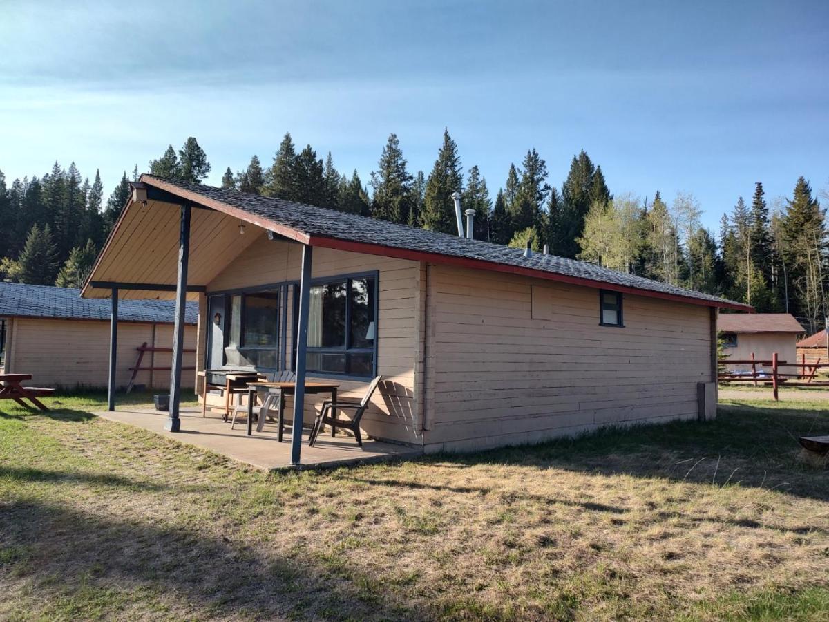 Logan Lake Lac Le Jeune Nature Resort מראה חיצוני תמונה