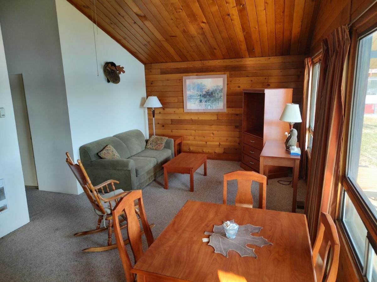 Logan Lake Lac Le Jeune Nature Resort מראה חיצוני תמונה