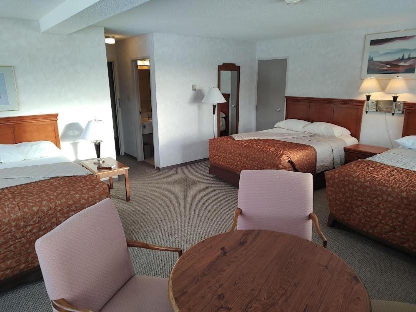 Logan Lake Lac Le Jeune Nature Resort מראה חיצוני תמונה
