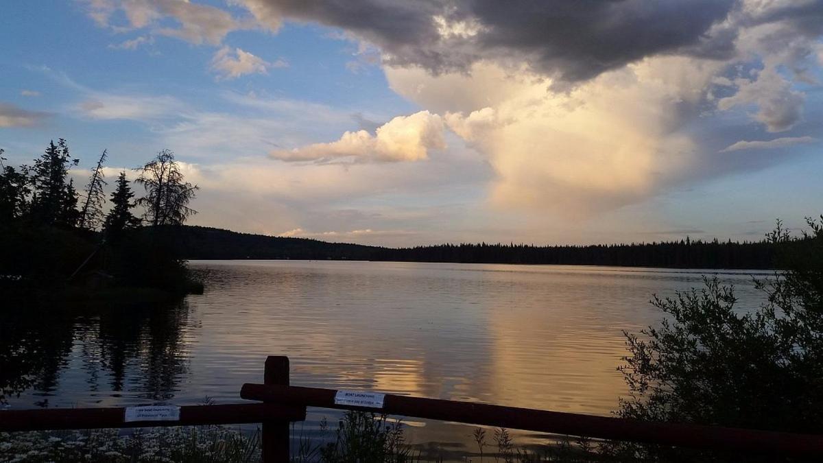 Logan Lake Lac Le Jeune Nature Resort מראה חיצוני תמונה