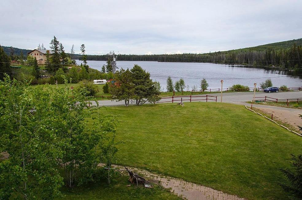 Logan Lake Lac Le Jeune Nature Resort מראה חיצוני תמונה