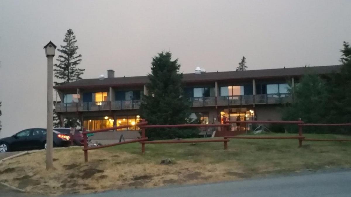 Logan Lake Lac Le Jeune Nature Resort מראה חיצוני תמונה