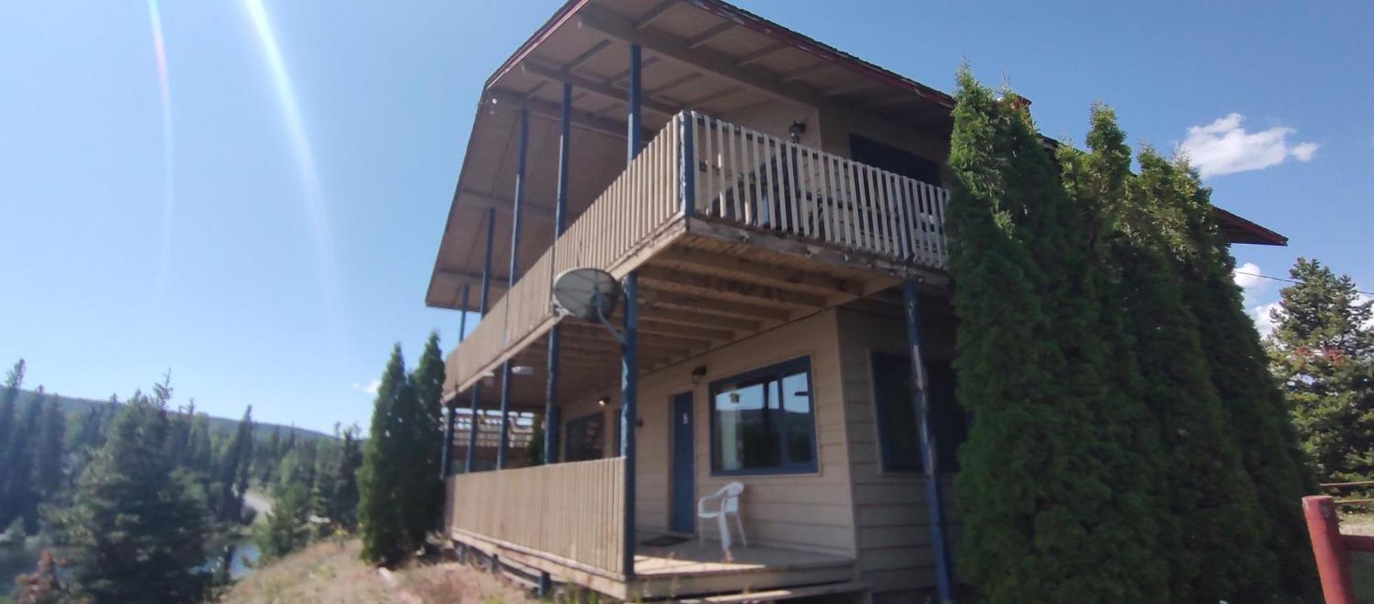 Logan Lake Lac Le Jeune Nature Resort מראה חיצוני תמונה