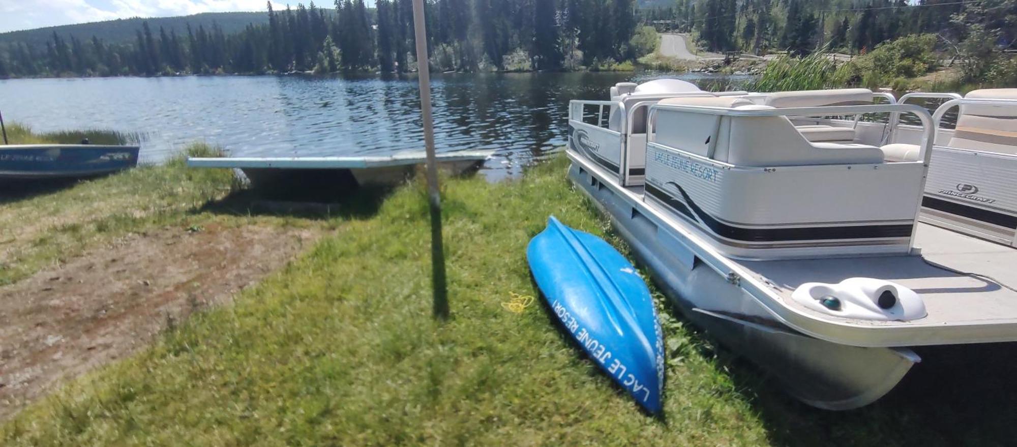 Logan Lake Lac Le Jeune Nature Resort מראה חיצוני תמונה