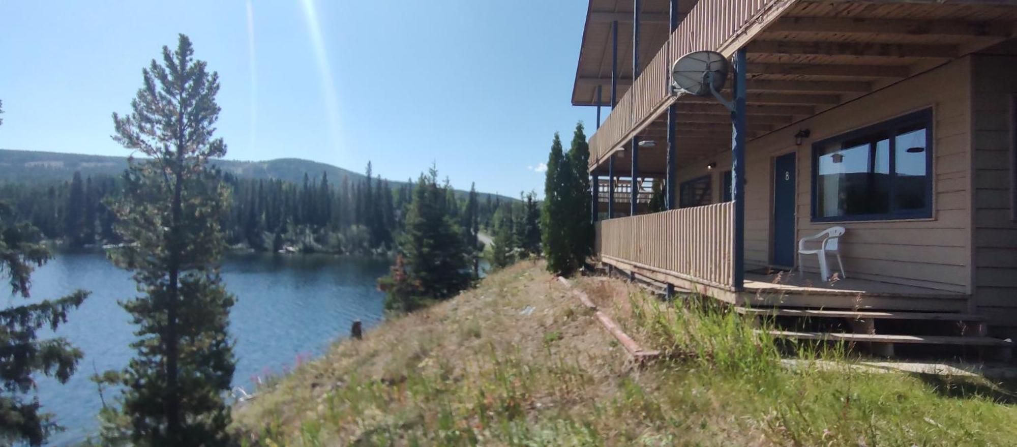 Logan Lake Lac Le Jeune Nature Resort מראה חיצוני תמונה