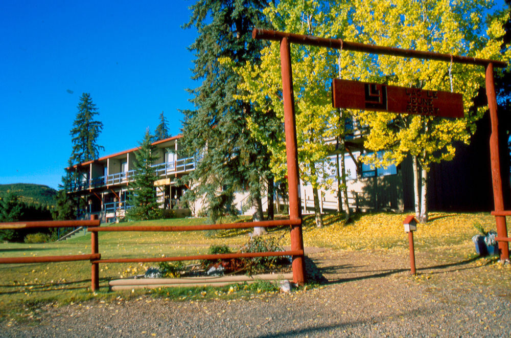 Logan Lake Lac Le Jeune Nature Resort מראה חיצוני תמונה