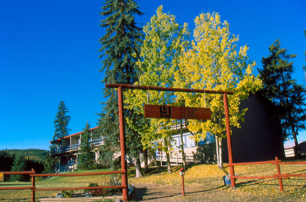 Logan Lake Lac Le Jeune Nature Resort מראה חיצוני תמונה
